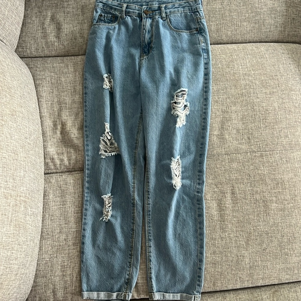 Blue denim jeans, Shein brand. Still in new condition. 👖💙